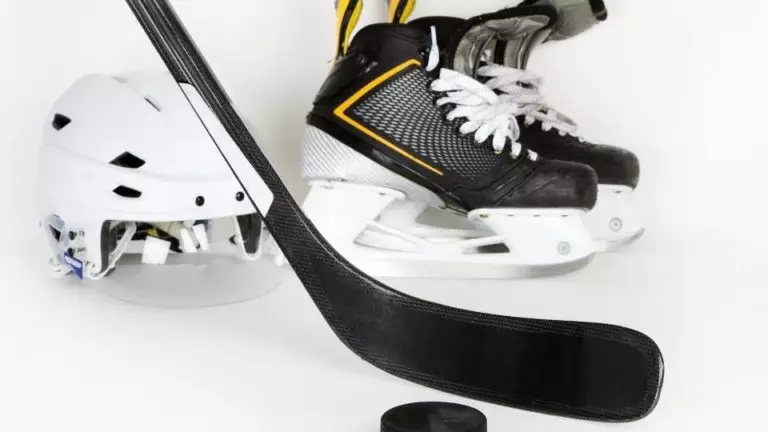 3 Fool-Proof Ways to Keep Your Hockey Gear Clean